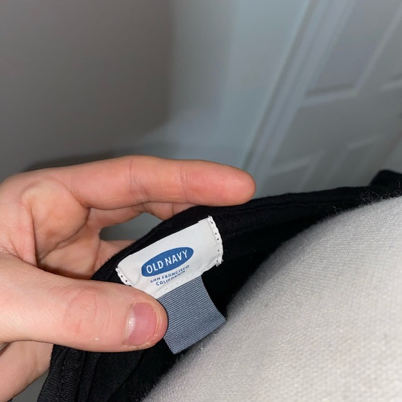 Old navy balck tee - Picture 3 of 3